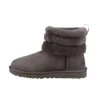 ⁦מגפי האגג דגם פלוף מיני UGG CLASSIC MINI FLUFF QUILTED BOOT⁩ – תמונה ⁦5⁩