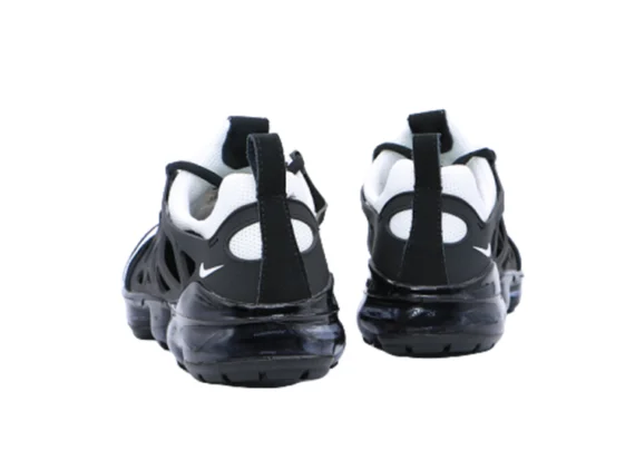 ⁦נעלי נייק-NIKE AIR VAPROMAX 2019 - WHITE-BLACK⁩ – תמונה ⁦6⁩