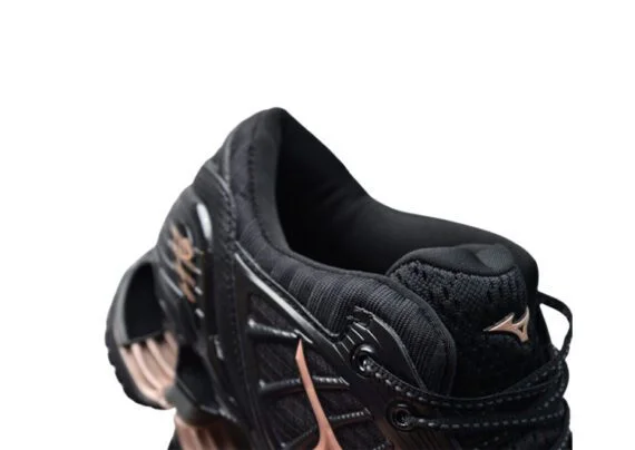 ⁦נעלי מיזונו-MIZUNO-Black & Shilo⁩ – תמונה ⁦6⁩