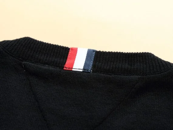 ⁦טומי הילפיגר-TOMMY TSHIRT MEN'S LONG V - Black⁩ – תמונה ⁦5⁩