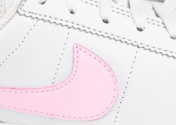 ⁦נעלי נייק-Nike Classic Cortez - White Smoke & Pig Pink⁩ – תמונה ⁦6⁩