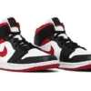 ⁦נעלי נייק-Nike Air Jordan 1 Mid Black Gym Red⁩ – תמונה ⁦2⁩