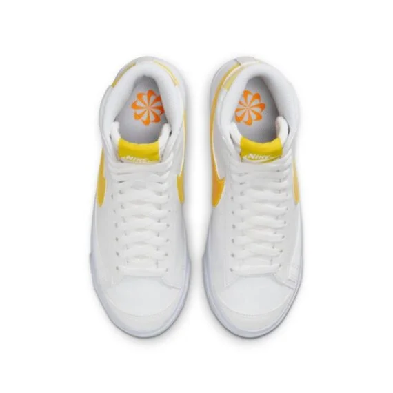 ⁦נייק בלייזר גבוהות- NIKE BLAZER MID '77 VINTAGE WHITE YELLOW⁩ – תמונה ⁦4⁩