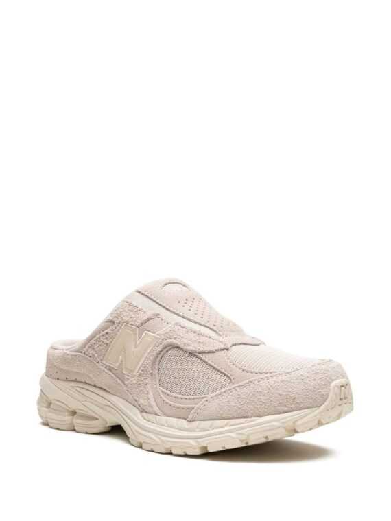 ⁦ניו באלאנס - New Balance 2002 R Calm Taupe sneakers⁩ – תמונה ⁦2⁩