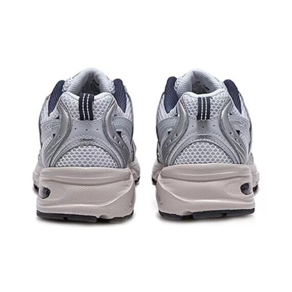 ⁦סניקרס ניו באלאנס NEW BALANCE 530 Silver & WHITE⁩ – תמונה ⁦3⁩