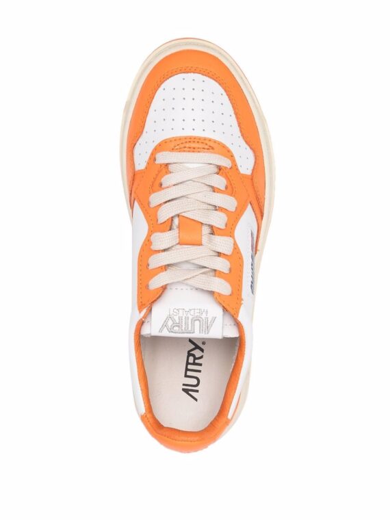 ⁦סניקרס - AUTRY Medalist Sneakers ange/white⁩ – תמונה ⁦4⁩