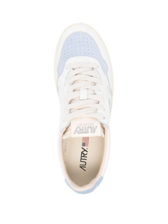 ⁦סניקרס - AUTRY Medalist Sneakers White/light Blue⁩ – תמונה ⁦4⁩