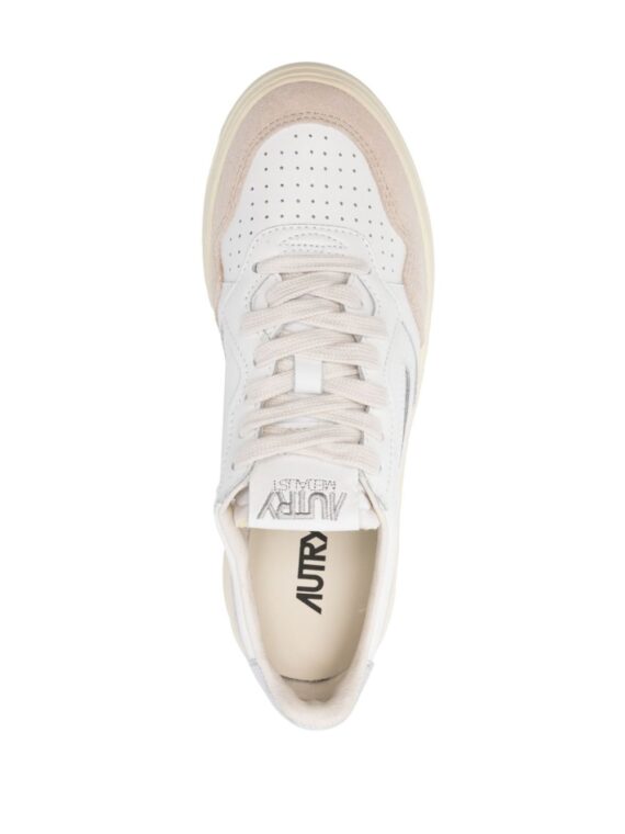 ⁦סניקרס - AUTRY Medalist Sneakers White/beige⁩ – תמונה ⁦4⁩