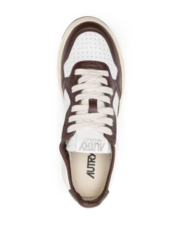 ⁦סניקרס - AUTRY Medalist Sneakers Brown/white⁩ – תמונה ⁦4⁩