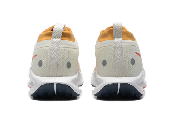 ⁦נעלי נייק Nike Pegasus Trail 5 cream⁩ – תמונה ⁦5⁩